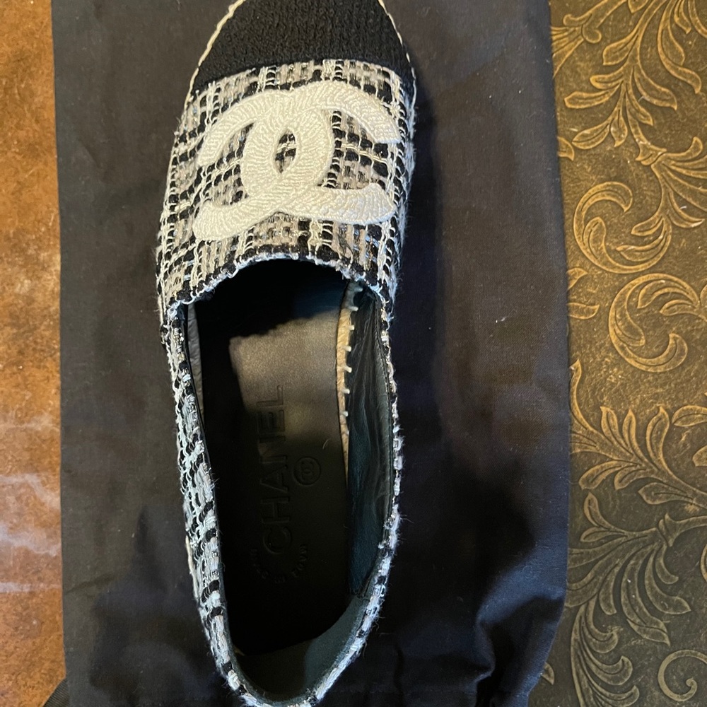 Chanel - Picture 6 of 6